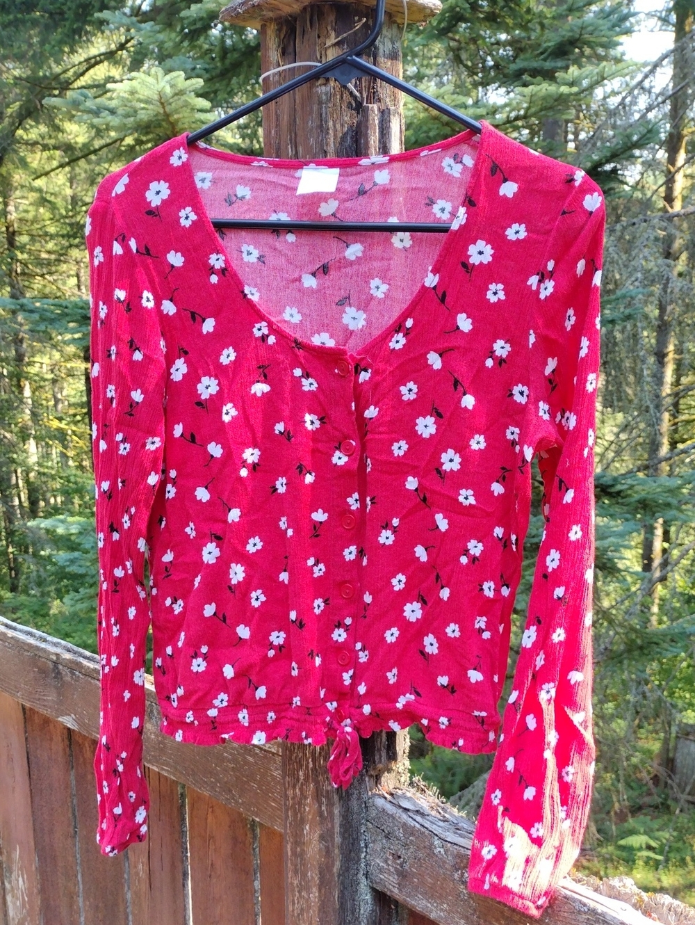 No Boundaries,SizeM, Red Floral Button-Front Tie Hem Top